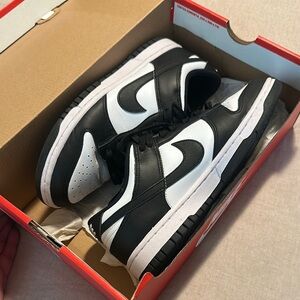 Nike women’s dunk (panda)